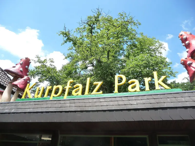 Eingang zum Kurpfalz-Park bei Wachenheim