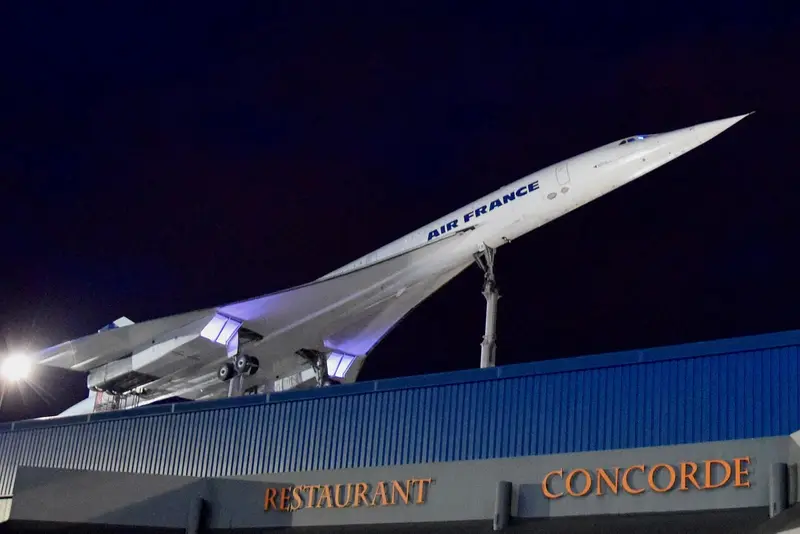 Concorde auf dem Dach des Technik Museums Sinsheim bei Nacht